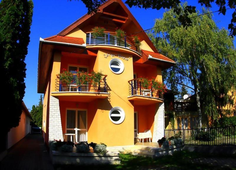 Jarja Panzio Hotel ไฮจ์ดุสโซบอสโล ภายนอก รูปภาพ