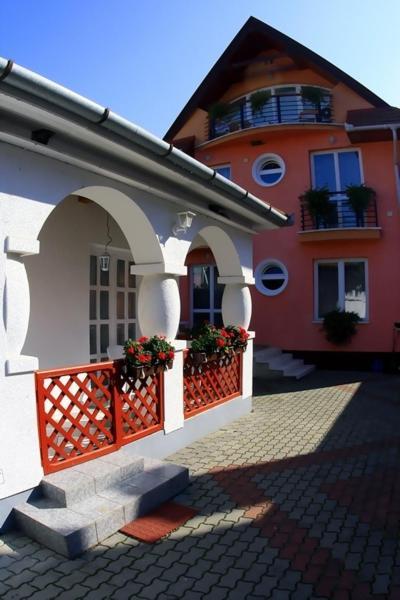 Jarja Panzio Hotel ไฮจ์ดุสโซบอสโล ภายนอก รูปภาพ