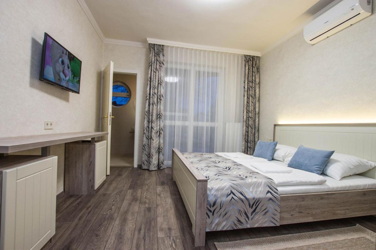 Jarja Panzio Hotel ไฮจ์ดุสโซบอสโล ภายนอก รูปภาพ