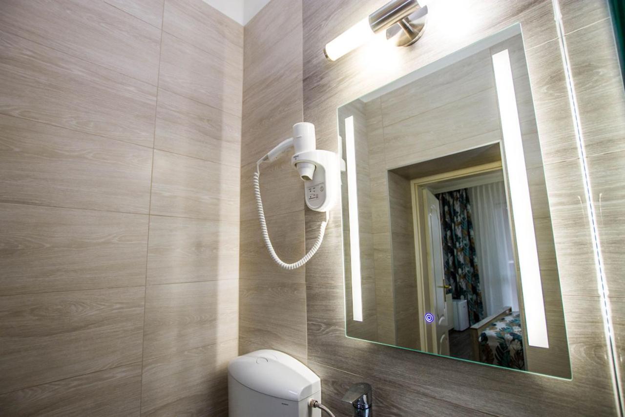 Jarja Panzio Hotel ไฮจ์ดุสโซบอสโล ภายนอก รูปภาพ