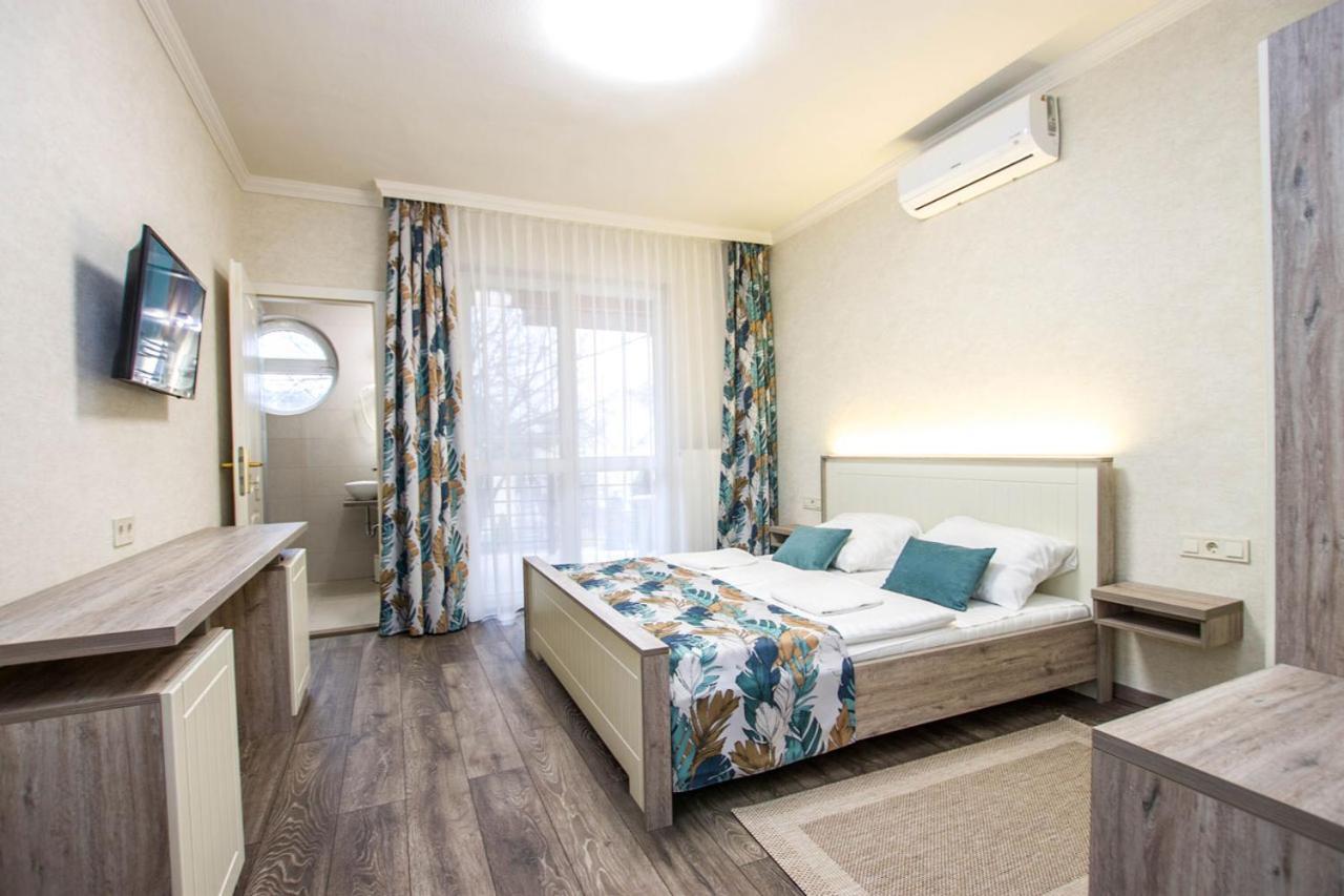 Jarja Panzio Hotel ไฮจ์ดุสโซบอสโล ภายนอก รูปภาพ