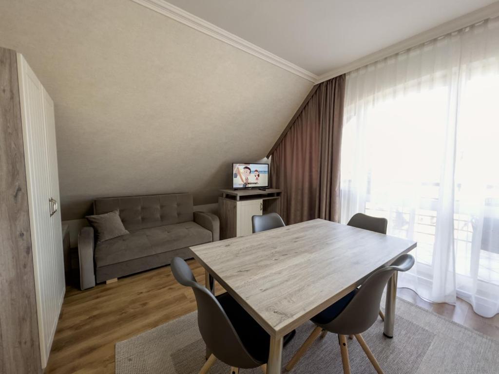 Jarja Panzio Hotel ไฮจ์ดุสโซบอสโล ภายนอก รูปภาพ